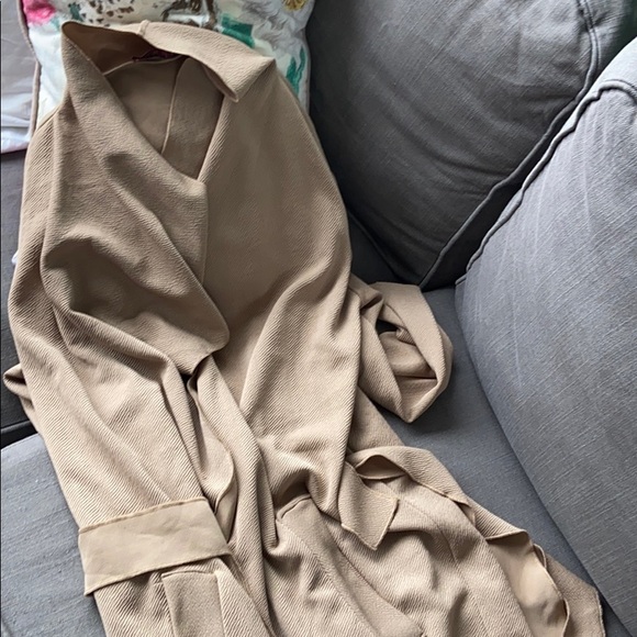Tan trench coat - Picture 1 of 4